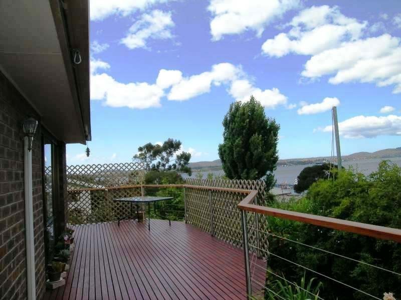 74  Robert Street, Beauty Point TAS 7270