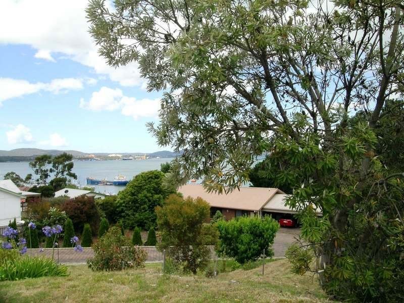 74  Robert Street, Beauty Point TAS 7270