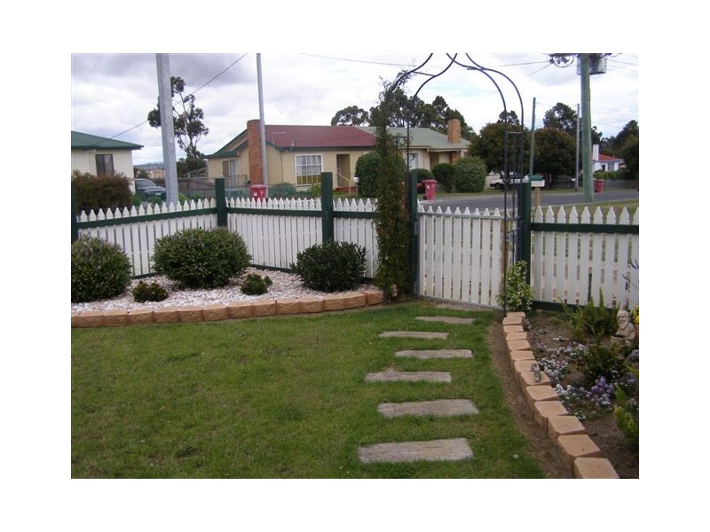 8  Carins Street, Waverley TAS 7250