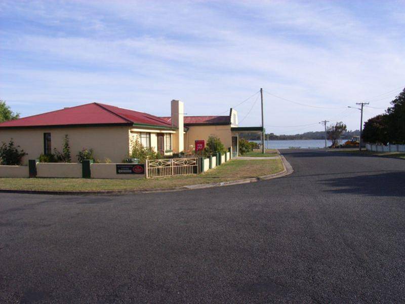 27  Mainwaring Street, Beauty Point TAS 7270