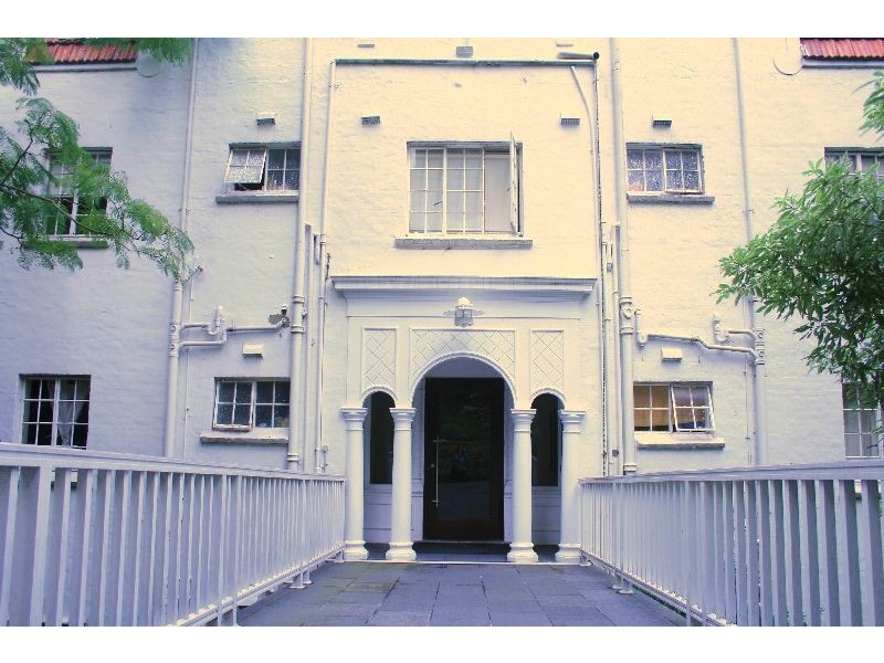 12/19  East Crescent Street, Mcmahons Point NSW 2060