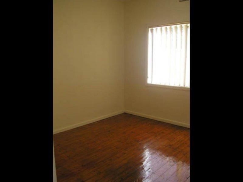 33 First Avenue, Warrawong NSW 2502