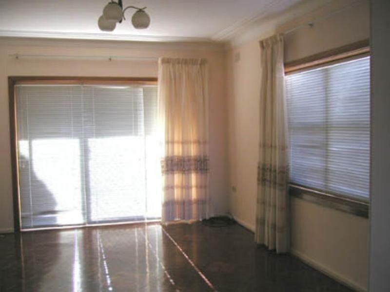 33 First Avenue, Warrawong NSW 2502