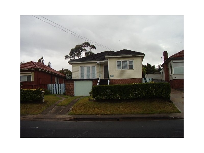 340 Northcliffe Drive, Lake Heights NSW 2502