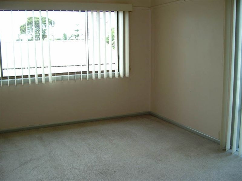 27 Lake Heights Road, Lake Heights NSW 2502