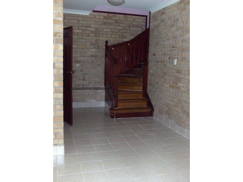 2/13 Auburn Parade, Cringila NSW 2502