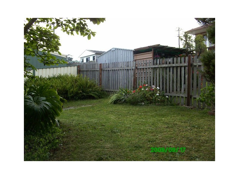 332 Northcliffe Drive, Lake Heights NSW 2502