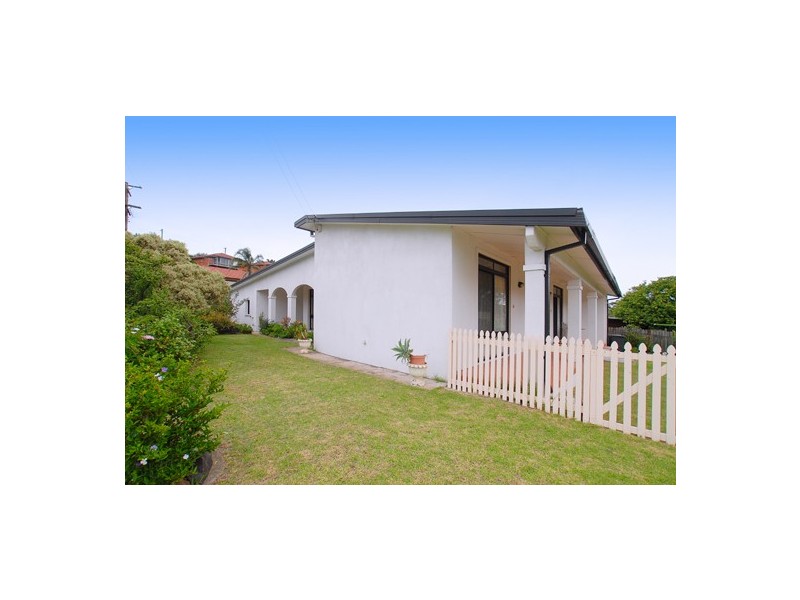 2 Jackson Avenue, Warrawong NSW 2502