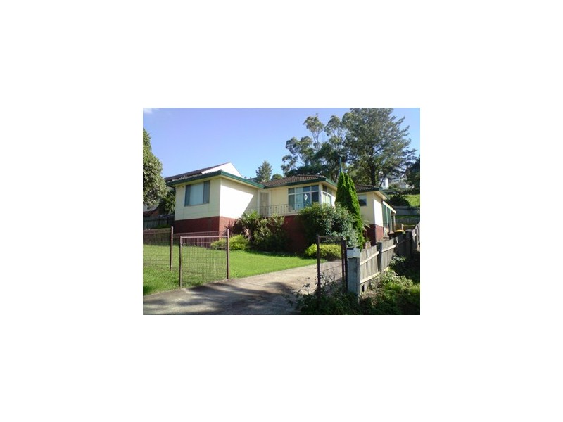 380 Northcliffe Drive, Lake Heights NSW 2502
