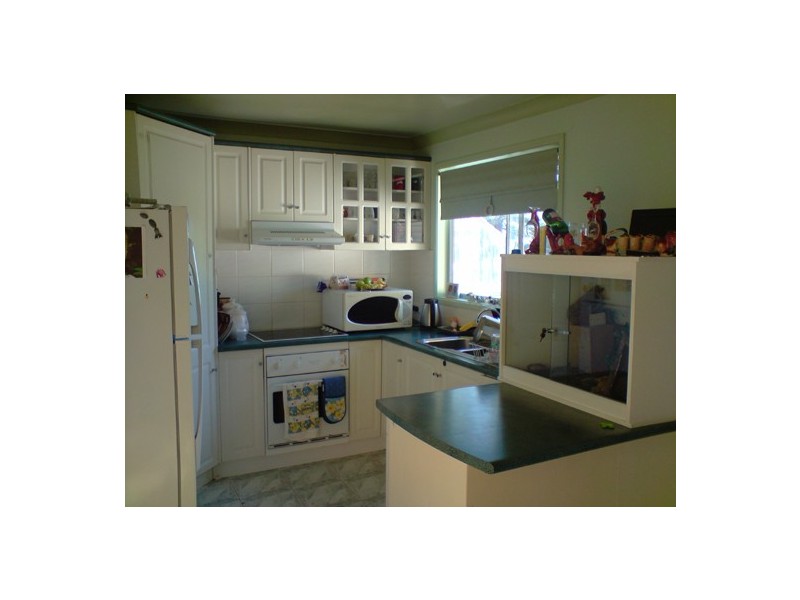 380 Northcliffe Drive, Lake Heights NSW 2502