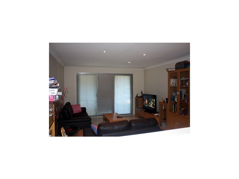 6a Hoskins Avenue, Warrawong NSW 2502