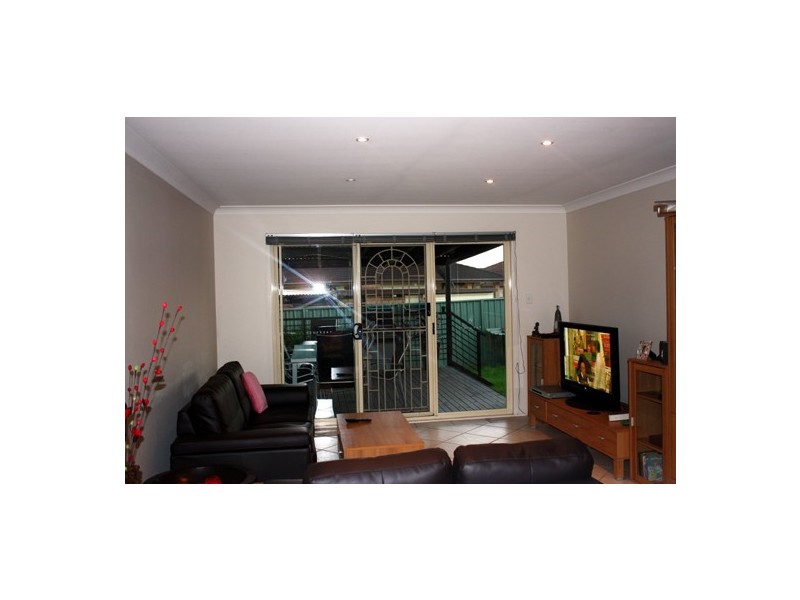 6a Hoskins Avenue, Warrawong NSW 2502