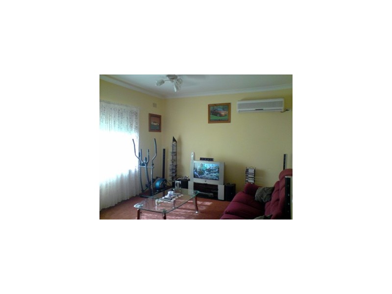 79 Mirrabooka Road, Lake Heights NSW 2502