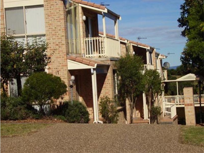 2/17 Surfside Drive, Port Kembla NSW 2505