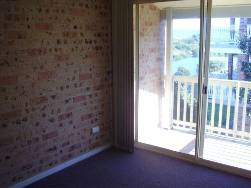 2/17 Surfside Drive, Port Kembla NSW 2505