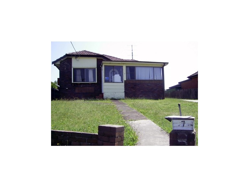 7 Buena Vista Avenue, Lake Heights NSW 2502
