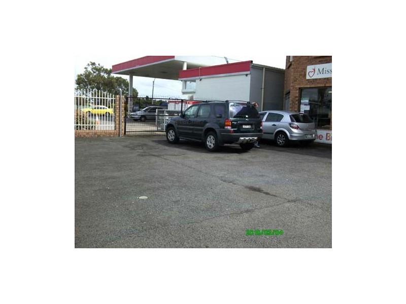 37 wooloworths, Warilla NSW 2528