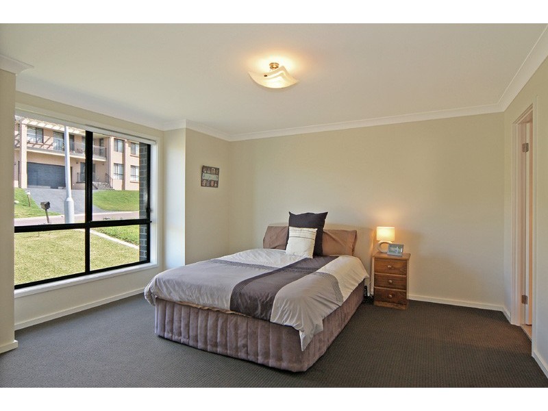 82 Whimbrel Avenue, Lake Heights NSW 2502