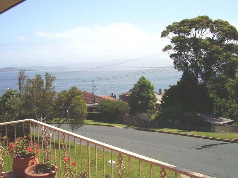 Lake Heights NSW 2502