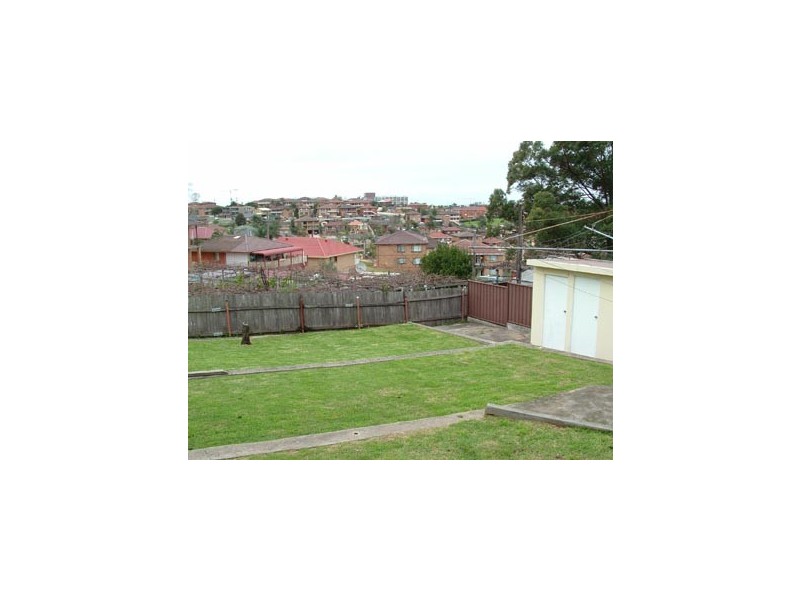 31  Weringa Avenue, Lake Heights NSW 2502