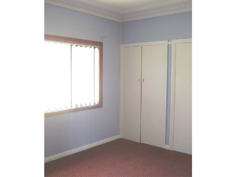 Lake Heights NSW 2502