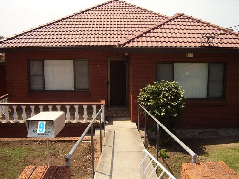 9  Minnegang Street, Warrawong NSW 2502