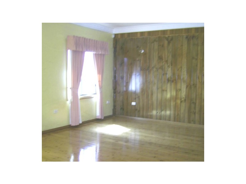 2/12  Pine Crescent, Coniston NSW 2500