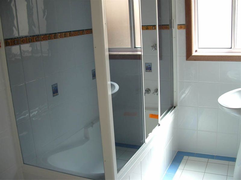 27 Lake Heights Road, Lake Heights NSW 2502