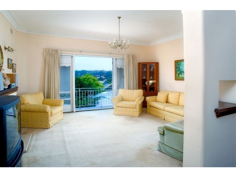 80 Coogee Bay Rd, Coogee NSW 2034