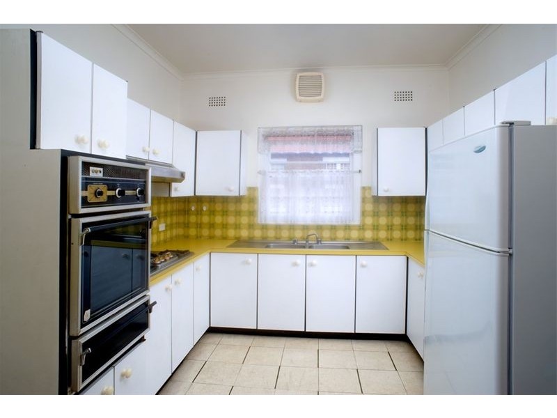 80 Coogee Bay Rd, Coogee NSW 2034