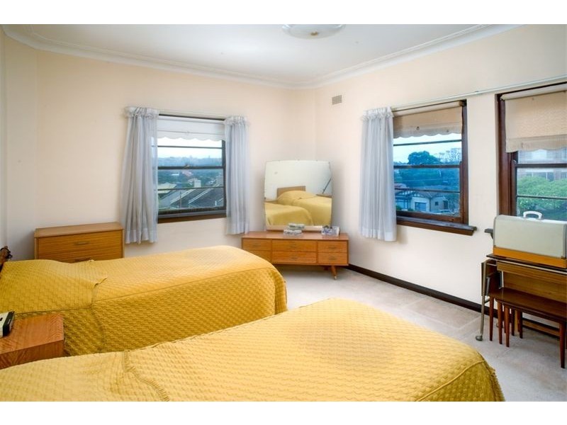 80 Coogee Bay Rd, Coogee NSW 2034