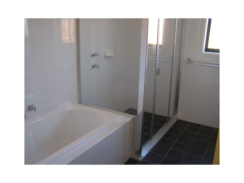 8a  Brisbane Street, Chifley NSW 2036