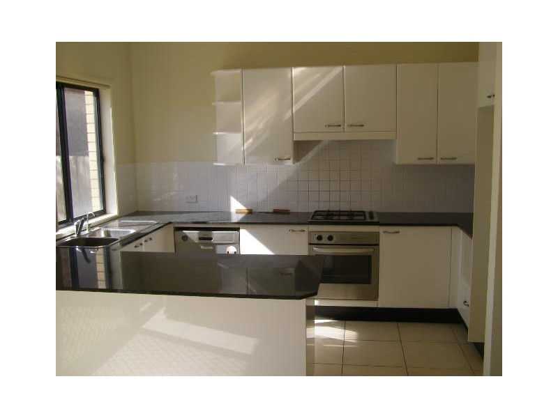 8a  Brisbane Street, Chifley NSW 2036