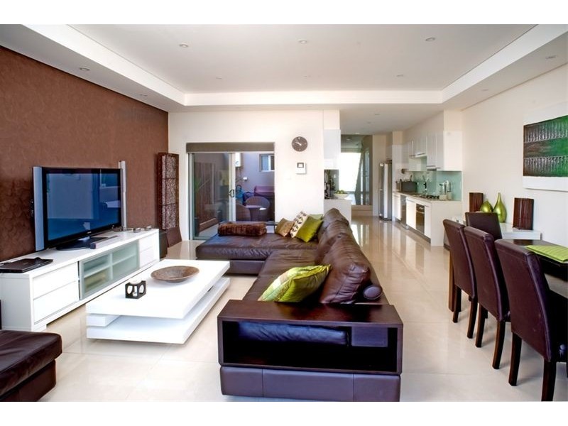 57 Universal St, Eastlakes NSW 2018