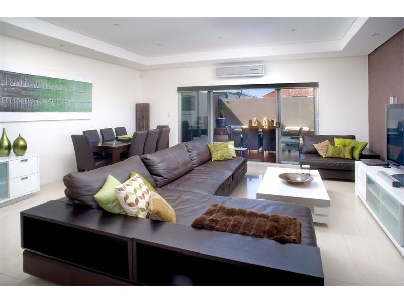 57 Universal St, Eastlakes NSW 2018