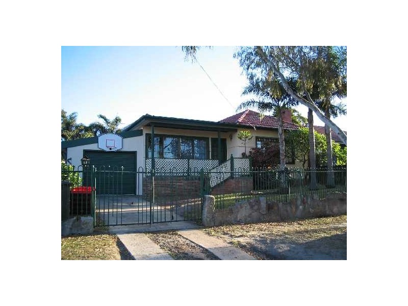 33 Brisbane Street, Chifley NSW 2036