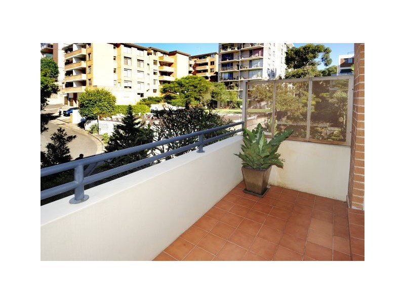 12/75  Coogee Bay Road, Coogee NSW 2034