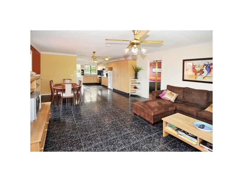 38 Burke St, Chifley NSW 2036