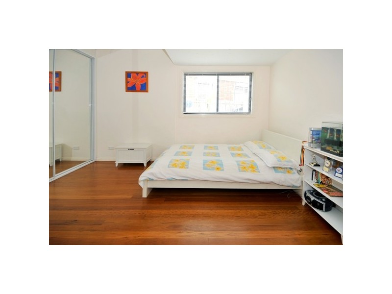 38 Burke St, Chifley NSW 2036