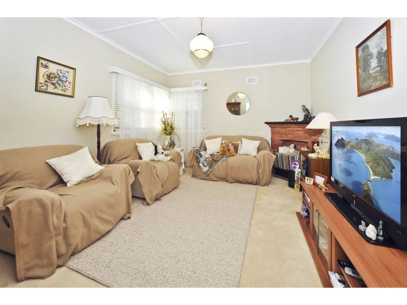 23 Warburton Street, Chifley NSW 2036