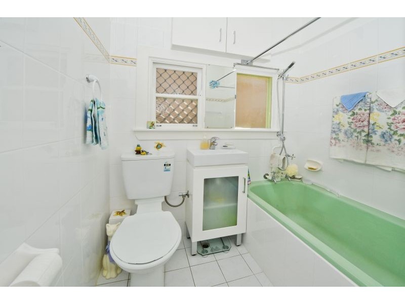 23 Warburton Street, Chifley NSW 2036