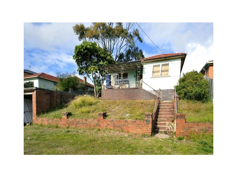 15  Brisbane St, Chifley NSW 2036