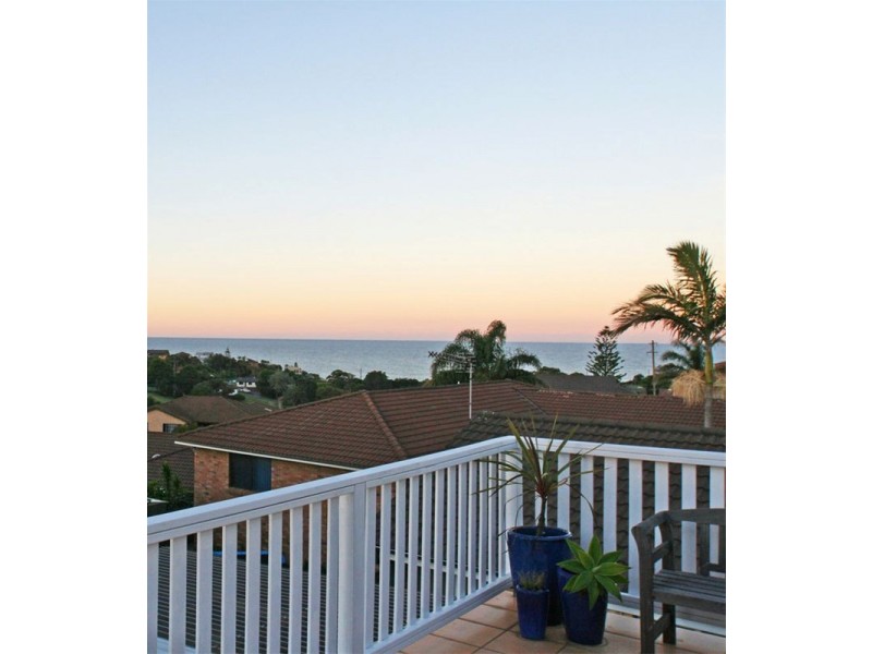 81 Barton Drive, Kiama Downs NSW 2533