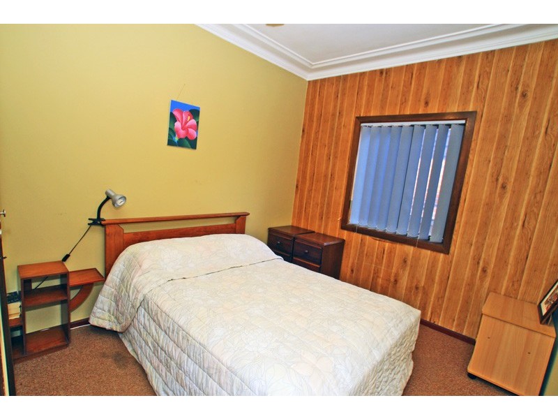 99 Little Lake Crescent, Warilla NSW 2528