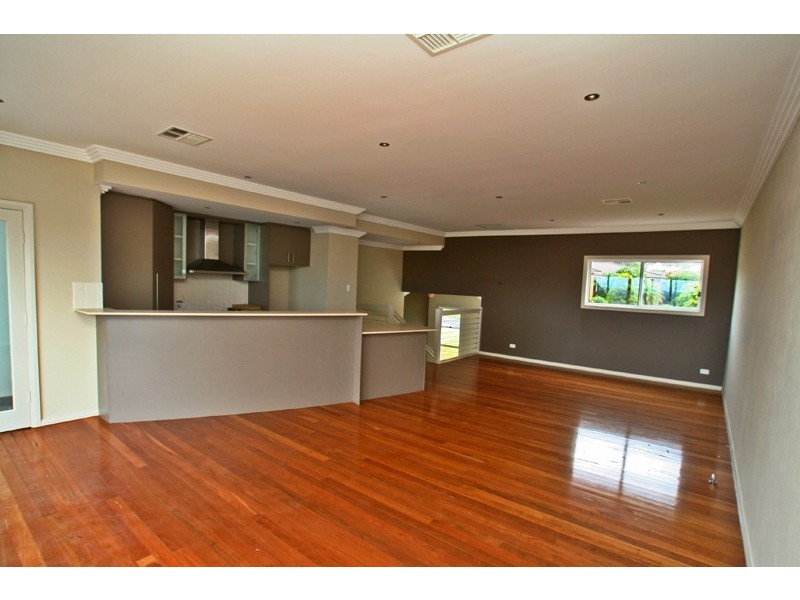 1/2 Kiarama Avenue, Kiama Downs NSW 2533