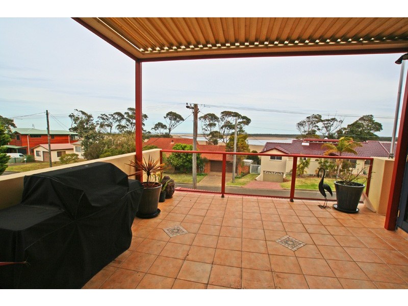 63 River Road, Shoalhaven Heads NSW 2535