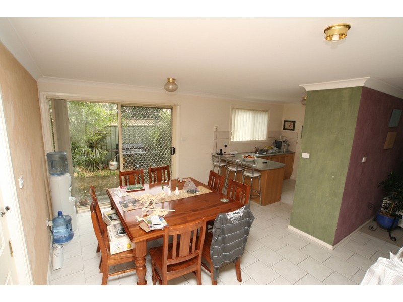 2/16  Murchison Street, Albion Park NSW 2527