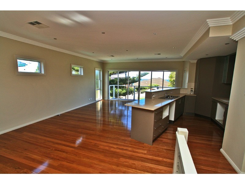 2 Kiarama Ave, Kiama Downs NSW 2533