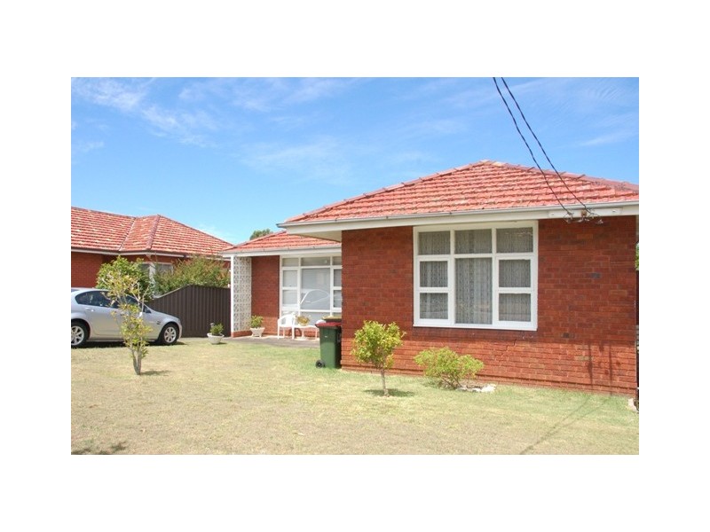 18 Moorefield Avenue, Kogarah NSW 2217