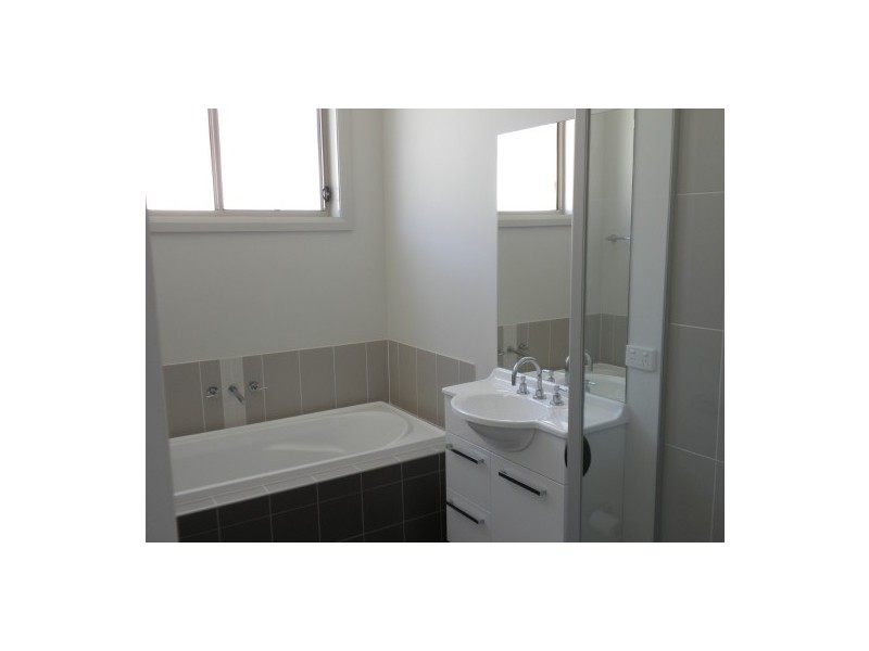 1/7 Lindeman Grove, Cessnock NSW 2325